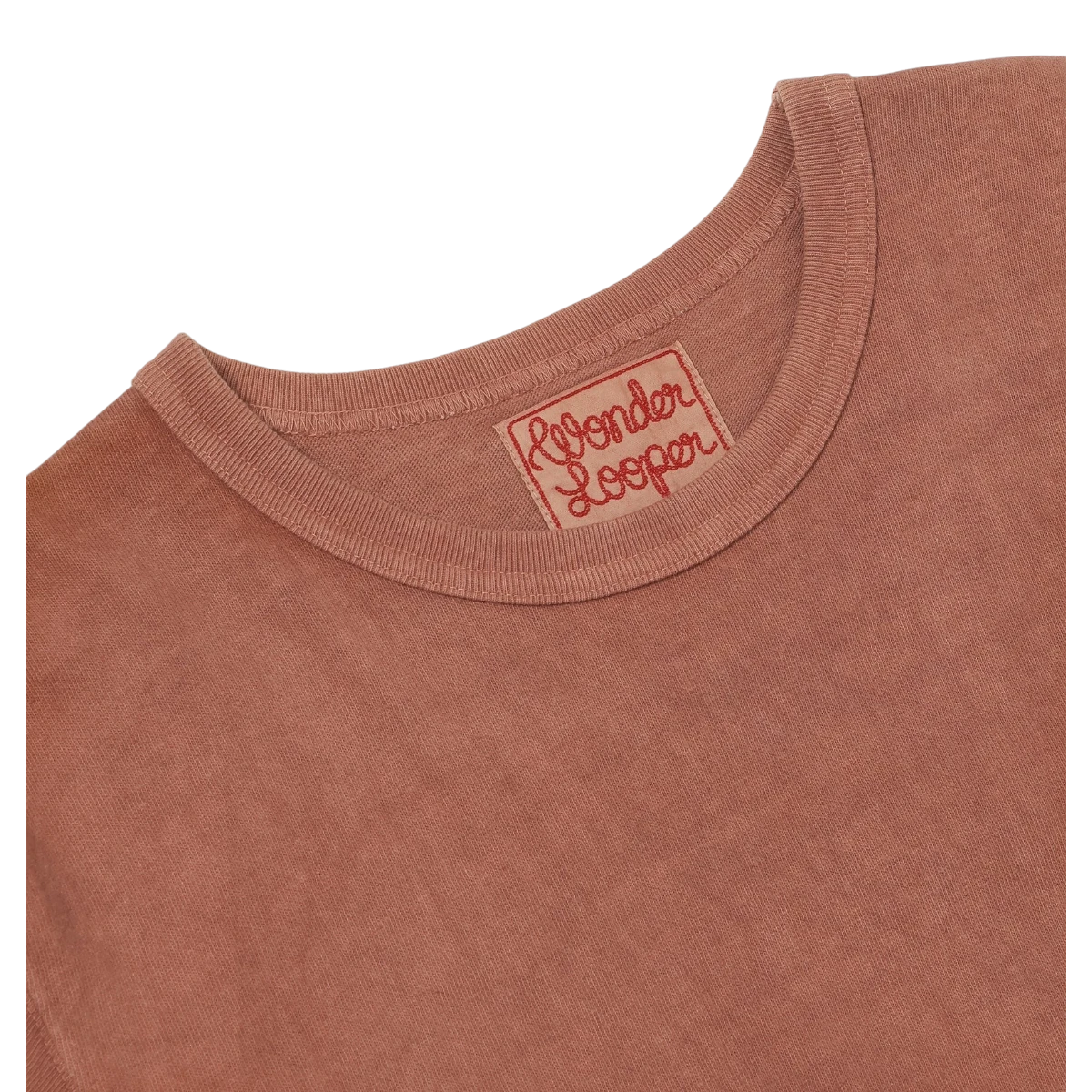 Wonder looper Amami hand-dyed recycled cotton slub t-shirt in a warm rosy hue with a ribbed crewneck collar.