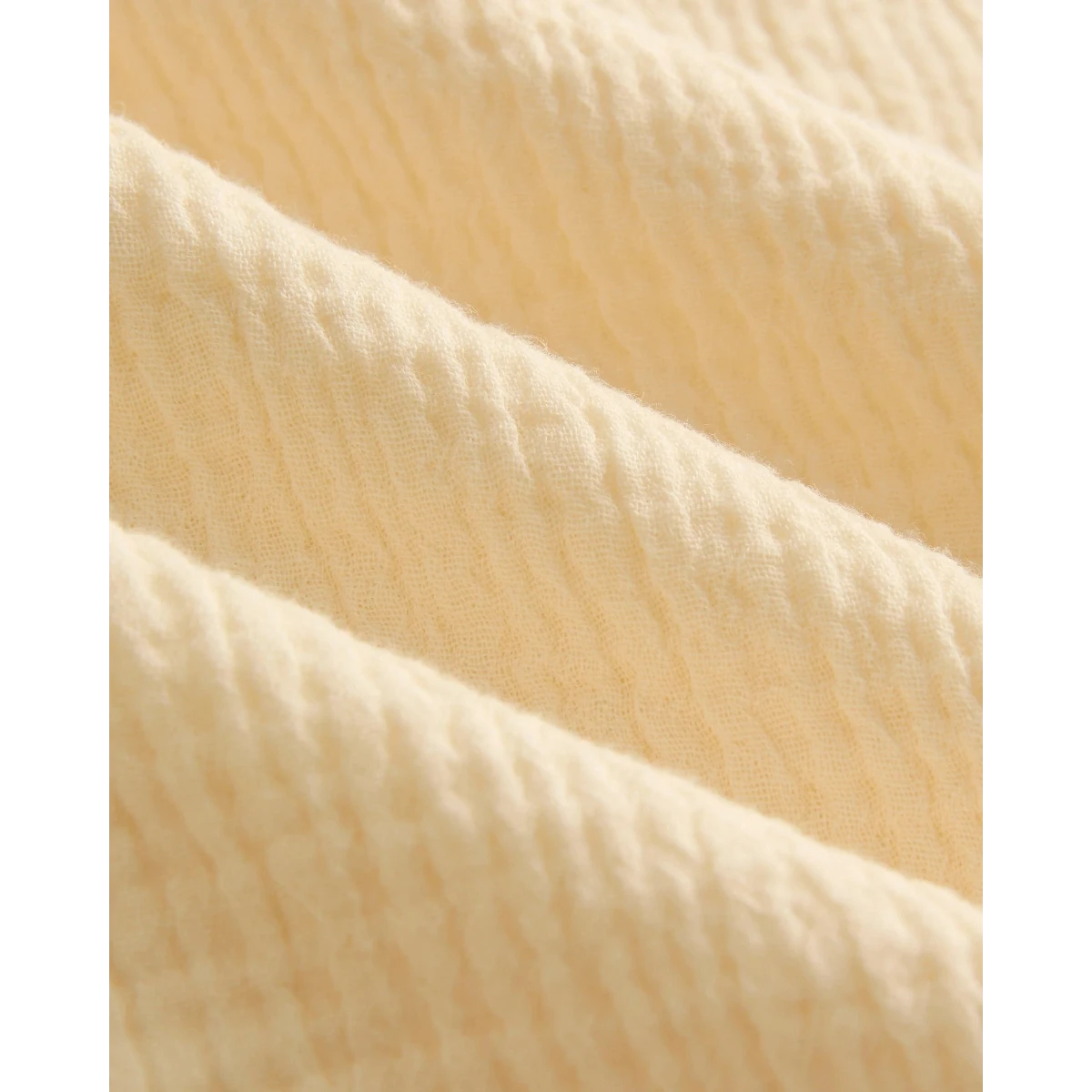 MILWORK Hudson Seersucker Ivory organic cotton short sleeve button-down shirt with puckered texture and curved hem.