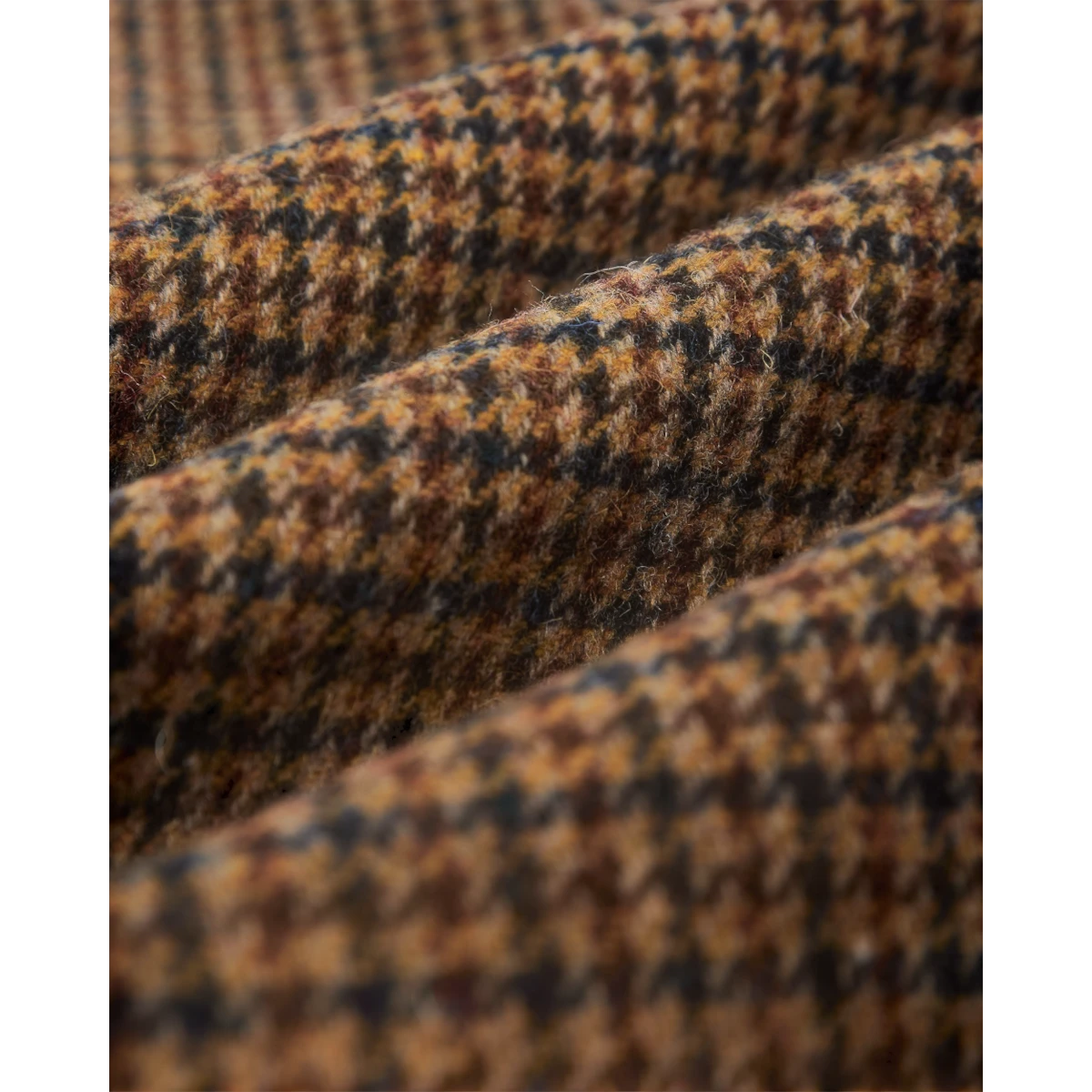 Close-up of MILWORKS Overcoat Pied Poule fabric featuring a textured brown and black houndstooth wool pattern.