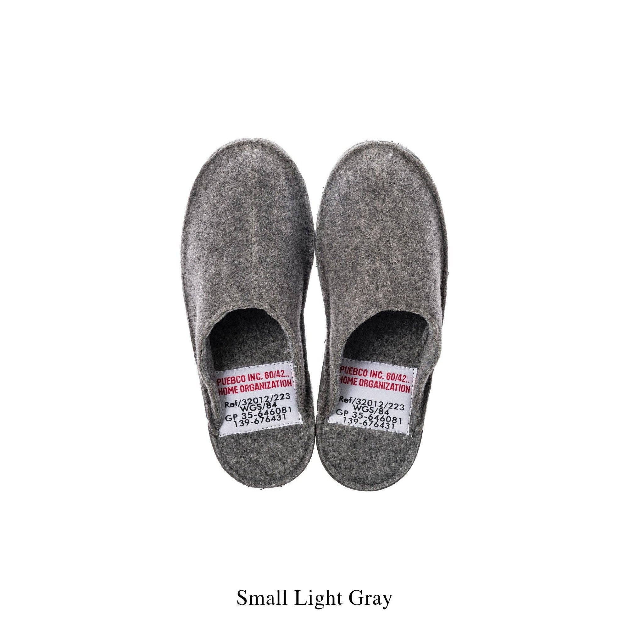 SLIPPERS: Light Gray / Large